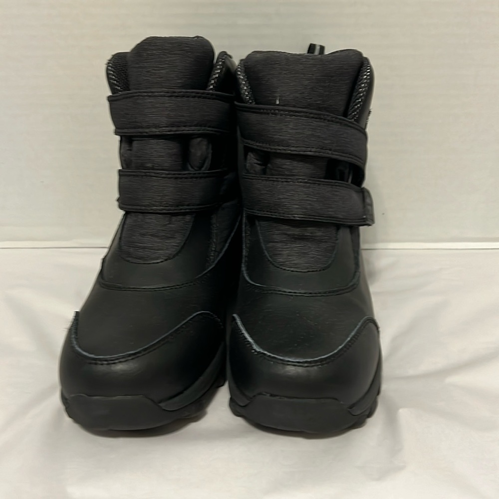 Snow boots
